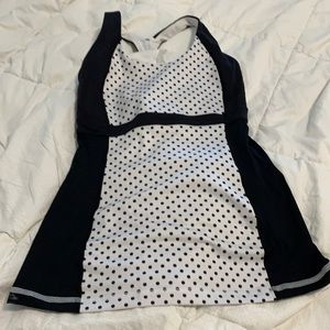 Polka dot lululemon tank.